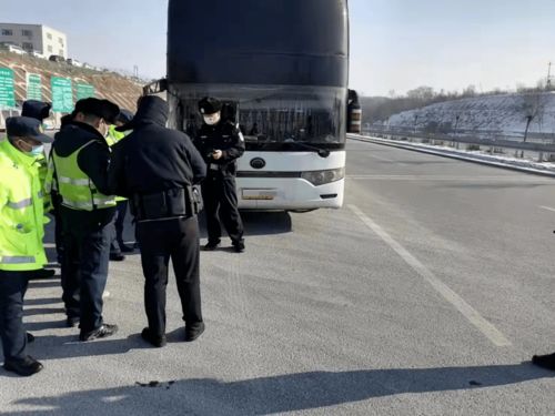 吉林市交通執(zhí)法支隊多措并舉 護航春運期間旅游包車與城市配送運輸安全